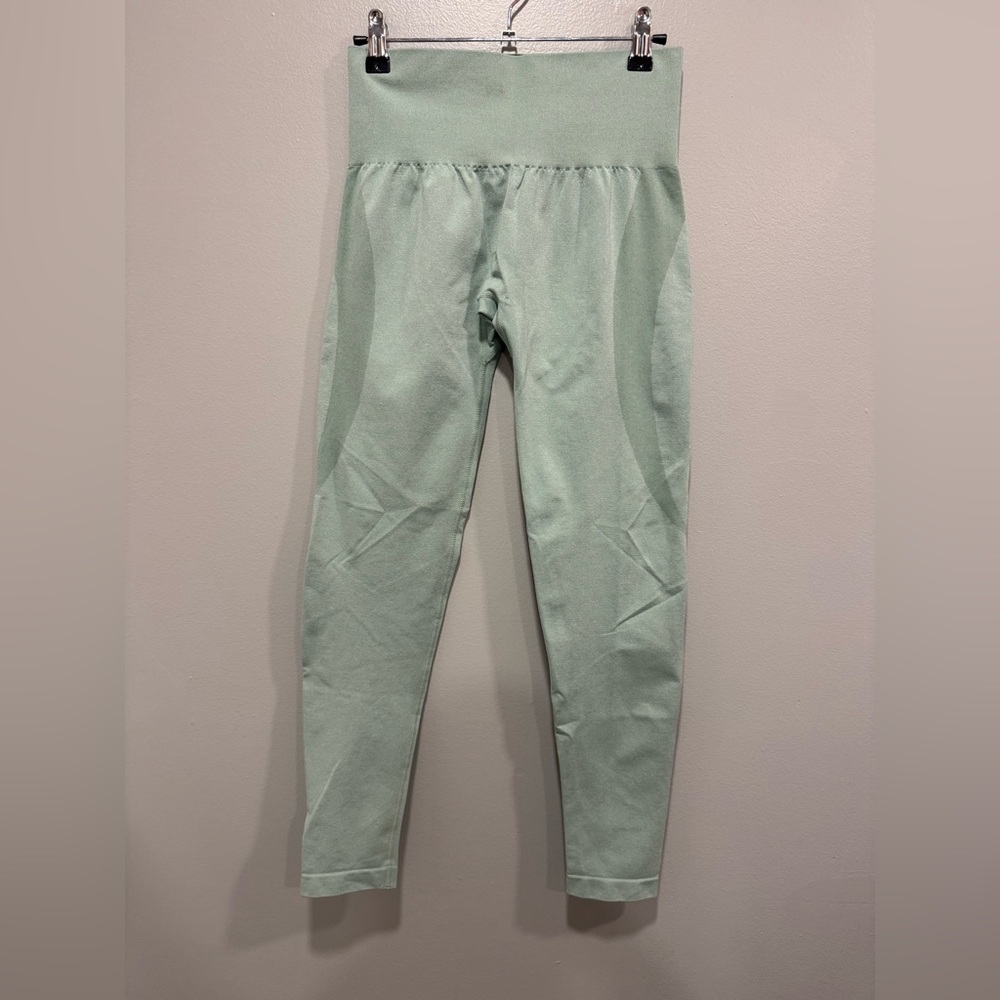 NVGTN Seamless Legging in Sage Green Size Medium